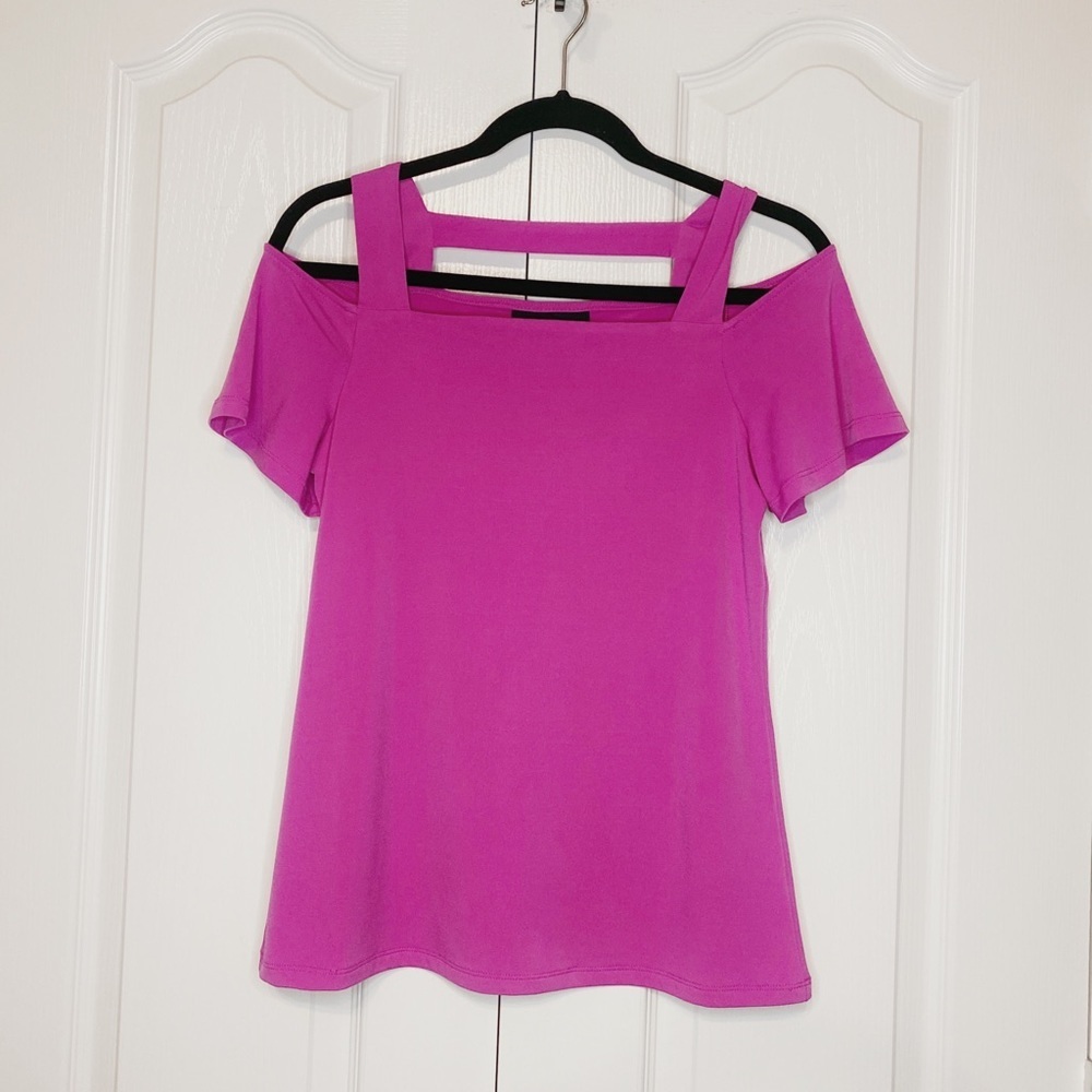 INC International Concepts Woman’s Cold Shoulder Top Size XSmall Magenta